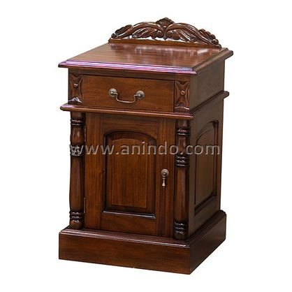 Colonial Bedside