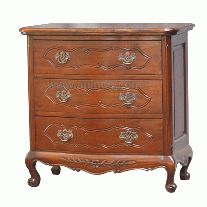 Colonial Chest of Drawers